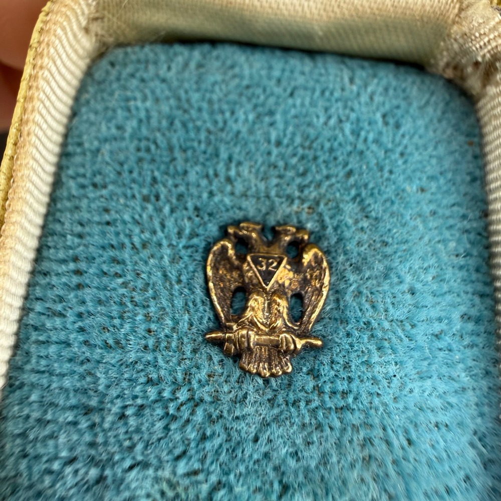 Vintage Masonic Pin Gold Tone 32nd Degree Scottish Rite Eagle